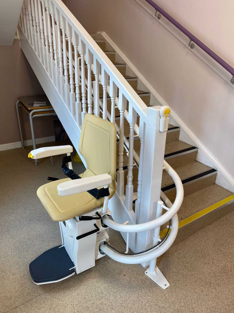 AmeriGlide - Infinity Curved Stair Lift